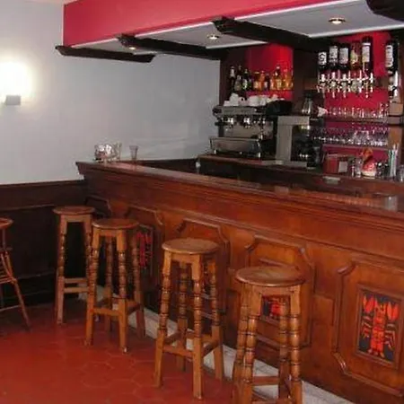 Отель Au P'tit Quinquin Le Val-Saint-Pere
