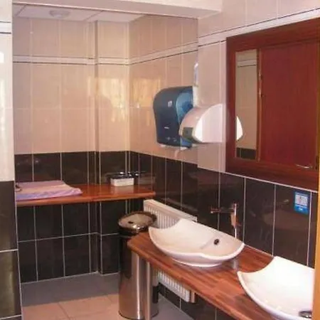 Отель Au P'tit Quinquin 2*