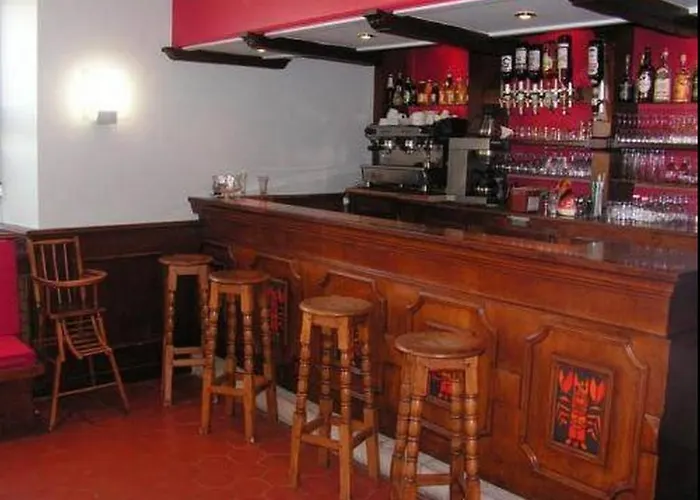 Отель Au P'tit Quinquin Le Val-Saint-Pere